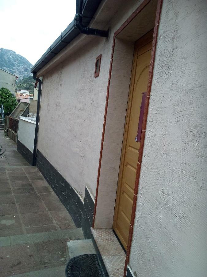 Al Mare, Al Sole, Si', Ma Nella Casa Del Minatore บุจแจร์รุ ภายนอก รูปภาพ