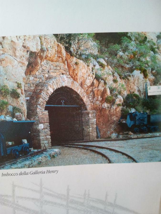 Al Mare, Al Sole, Si', Ma Nella Casa Del Minatore บุจแจร์รุ ภายนอก รูปภาพ